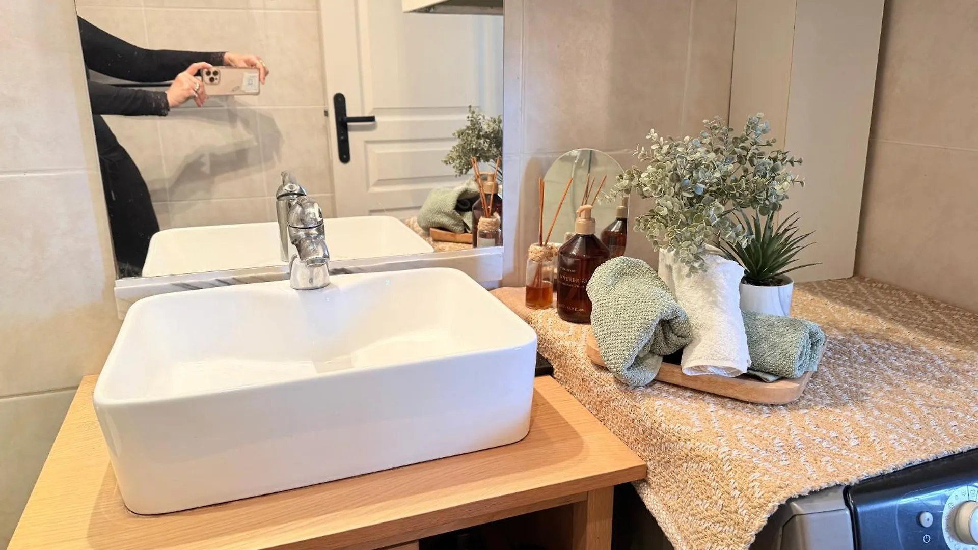 Apartment Coeur De Juan, Calme, 300M Plages - Easy Check-In Antibes